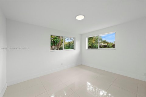 House in Miami, Florida 4 bedrooms, 155.52 sq.m. № 1386102 - photo 16