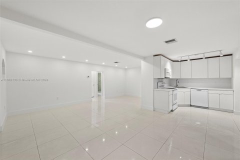 Villa ou maison à vendre à Miami, Floride: 4 chambres, 155.52 m2 № 1386102 - photo 8