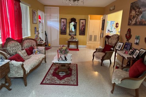 Casa en venta en Hialeah, Florida, 3 dormitorios, 140 m2 № 1404591 - foto 5