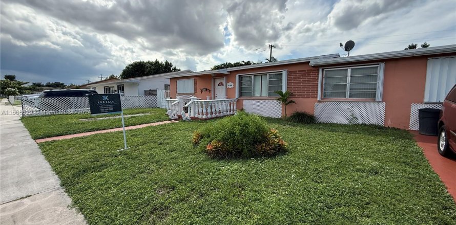 Casa en Hialeah, Florida 3 dormitorios, 140 m2 № 1404591