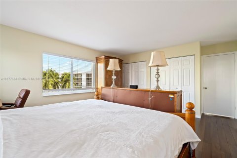 Condo in Sunny Isles Beach, Florida, 2 bedrooms  № 1404632 - photo 30