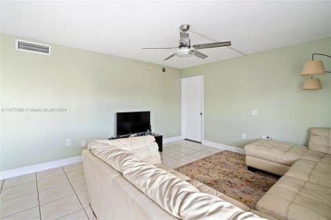 Condo in Sunny Isles Beach, Florida, 2 bedrooms  № 1404632 - photo 7