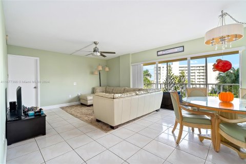 Condo in Sunny Isles Beach, Florida, 2 bedrooms  № 1404632 - photo 2