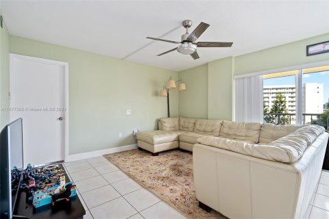 Condo in Sunny Isles Beach, Florida, 2 bedrooms  № 1404632 - photo 3