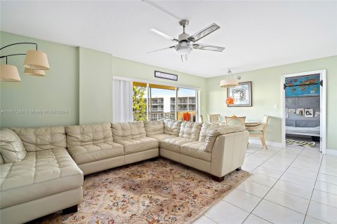 Condo in Sunny Isles Beach, Florida, 2 bedrooms  № 1404632 - photo 6