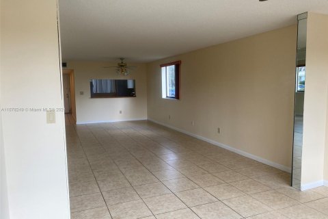 Copropriété à vendre à Tamarac, Floride: 2 chambres, 120.22 m2 № 1404589 - photo 5