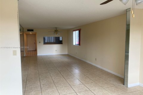 Copropriété à vendre à Tamarac, Floride: 2 chambres, 120.22 m2 № 1404589 - photo 4