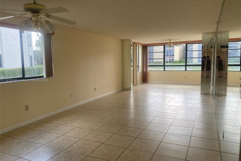 Copropriété à vendre à Tamarac, Floride: 2 chambres, 120.22 m2 № 1404589 - photo 7