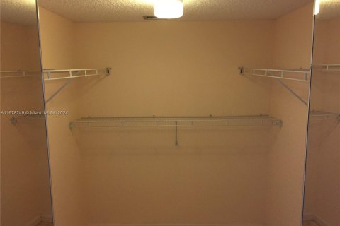 Condo in Tamarac, Florida, 2 bedrooms  № 1404589 - photo 14