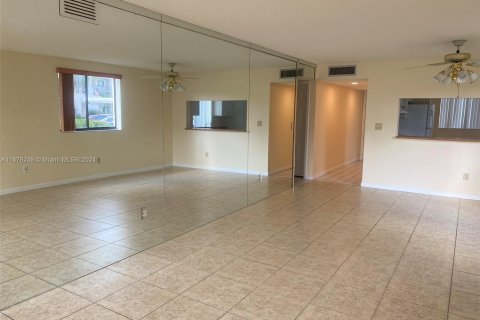 Condominio en venta en Tamarac, Florida, 2 dormitorios, 120.22 m2 № 1404589 - foto 3