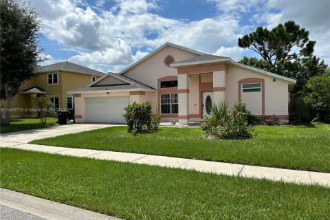 Casa en venta en Orlando, Florida, 4 dormitorios № 662427 - foto 2