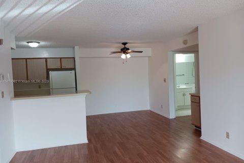 Condominio en venta en Tamarac, Florida, 1 dormitorio, 68.84 m2 № 718052 - foto 11