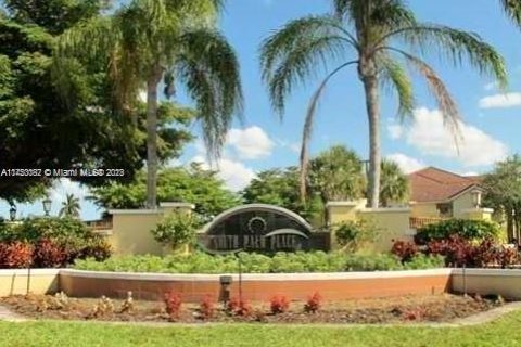 Condominio en venta en Tamarac, Florida, 1 dormitorio, 68.84 m2 № 718052 - foto 1