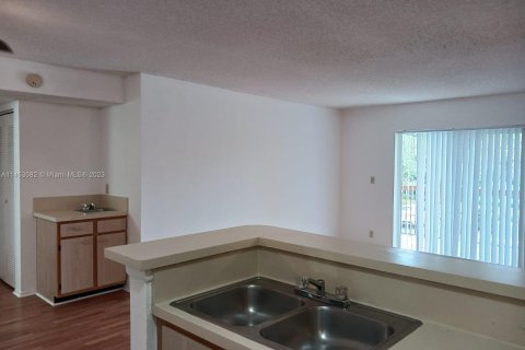 Condominio en venta en Tamarac, Florida, 1 dormitorio, 68.84 m2 № 718052 - foto 13