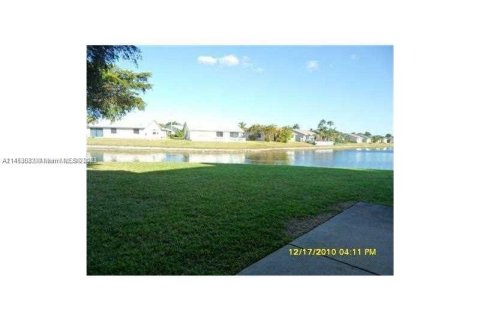Condominio en venta en Tamarac, Florida, 1 dormitorio, 68.84 m2 № 718052 - foto 3