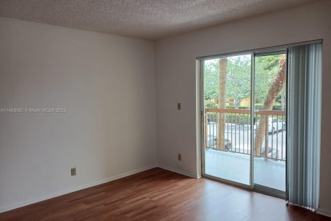 Condominio en venta en Tamarac, Florida, 1 dormitorio, 68.84 m2 № 718052 - foto 14