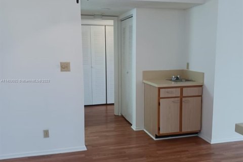 Condominio en venta en Tamarac, Florida, 1 dormitorio, 68.84 m2 № 718052 - foto 19