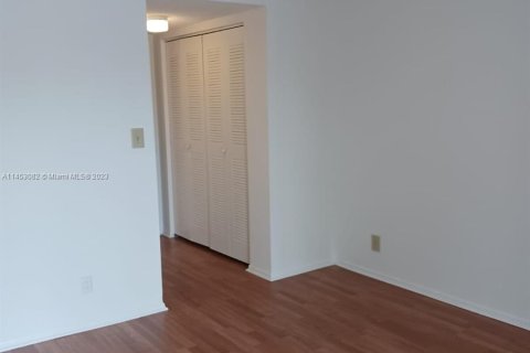 Condominio en venta en Tamarac, Florida, 1 dormitorio, 68.84 m2 № 718052 - foto 15