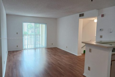 Condominio en venta en Tamarac, Florida, 1 dormitorio, 68.84 m2 № 718052 - foto 18
