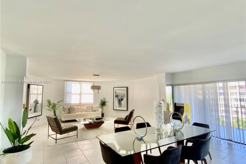 Condominio en venta en Miami, Florida, 2 dormitorios, 215.53 m2 № 991383 - foto 5