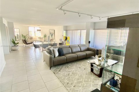 Condominio en venta en Miami, Florida, 2 dormitorios, 215.53 m2 № 991383 - foto 6