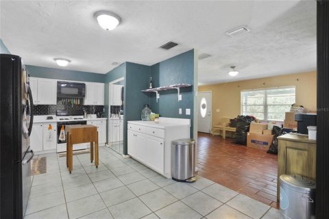 House in DeLand, Florida 4 bedrooms, 184.32 sq.m. № 1408680 - photo 13