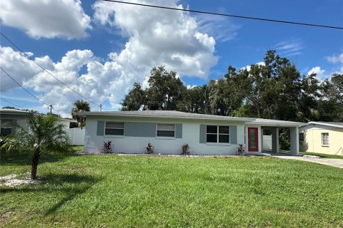 House in Tampa, Florida 4 bedrooms, 156.08 sq.m. № 1393400 - photo 2