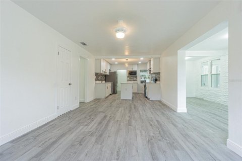 Villa ou maison à vendre à Tampa, Floride: 4 chambres, 156.08 m2 № 1393400 - photo 4