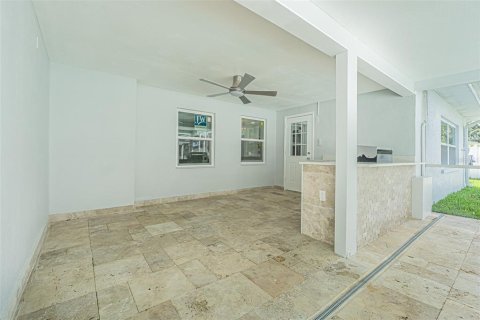 Villa ou maison à vendre à Tampa, Floride: 4 chambres, 156.08 m2 № 1393400 - photo 15