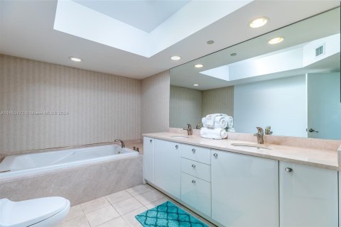 Copropriété à vendre à Sunny Isles Beach, Floride: 2 chambres, 145.48 m2 № 1377556 - photo 28