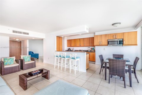 Condo in Sunny Isles Beach, Florida, 2 bedrooms  № 1377556 - photo 19