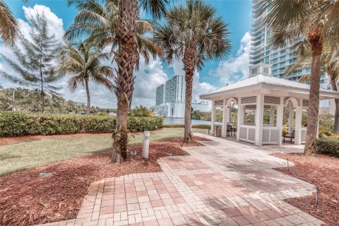 Copropriété à vendre à Sunny Isles Beach, Floride: 2 chambres, 145.48 m2 № 1377556 - photo 7