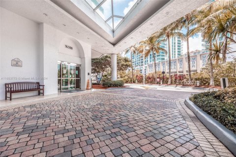 Copropriété à vendre à Sunny Isles Beach, Floride: 2 chambres, 145.48 m2 № 1377556 - photo 9