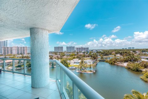 Condo in Sunny Isles Beach, Florida, 2 bedrooms  № 1377556 - photo 21