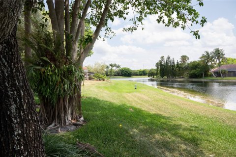 Villa ou maison à vendre à Weston, Floride: 2 chambres, 94.57 m2 № 1216110 - photo 2