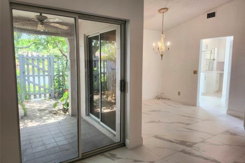 Villa ou maison à vendre à Weston, Floride: 2 chambres, 94.57 m2 № 1216110 - photo 15