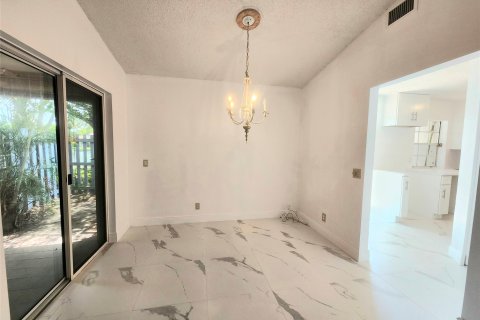 House in Weston, Florida 2 bedrooms, 94.57 sq.m. № 1216110 - photo 22