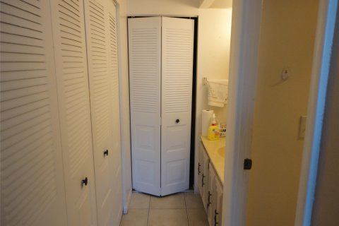 Condo in Lauderhill, Florida, 3 bedrooms  № 1216147 - photo 10