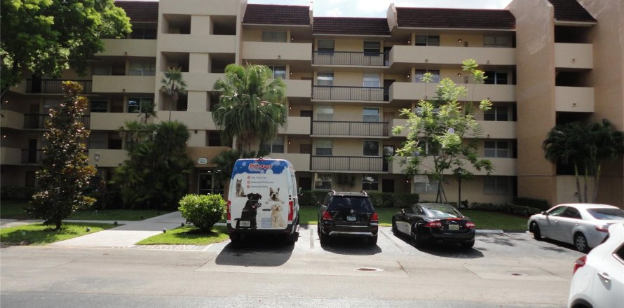 Condominio en Lauderhill, Florida, 3 dormitorios  № 1216147