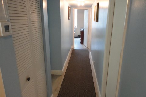 Condo in Lauderhill, Florida, 3 bedrooms  № 1216147 - photo 4