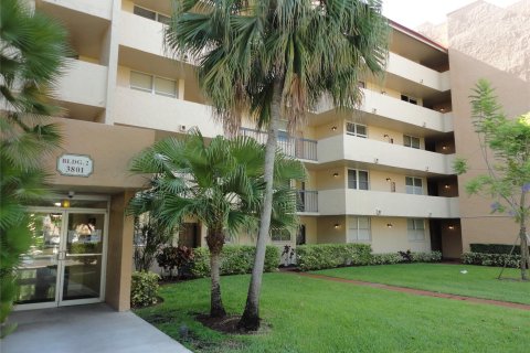 Copropriété à vendre à Lauderhill, Floride: 3 chambres, 137.77 m2 № 1216147 - photo 17