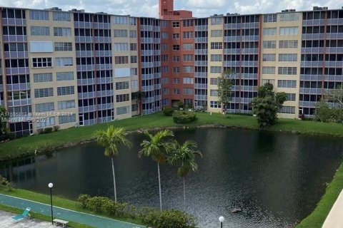 Condominio en venta en Miami, Florida, 1 dormitorio, 96.25 m2 № 1227560 - foto 18