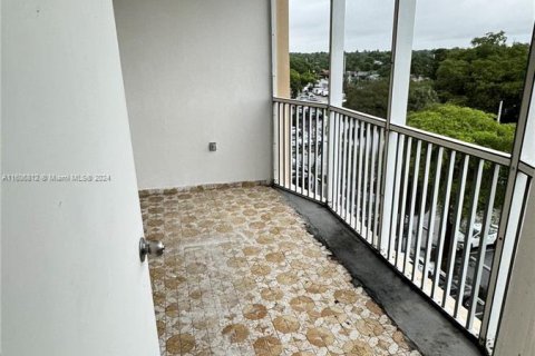 Condo in Miami, Florida, 1 bedroom  № 1227560 - photo 11