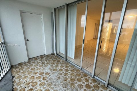 Condo in Miami, Florida, 1 bedroom  № 1227560 - photo 9