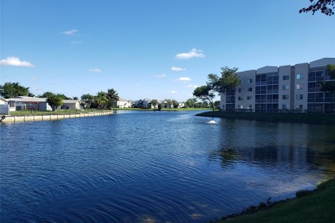 Condominio en venta en Tamarac, Florida, 2 dormitorios, 121.24 m2 № 914245 - foto 12