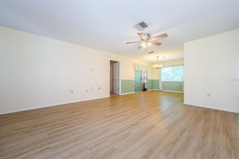 Condo in Port Richey, Florida, 2 bedrooms  № 1314834 - photo 12