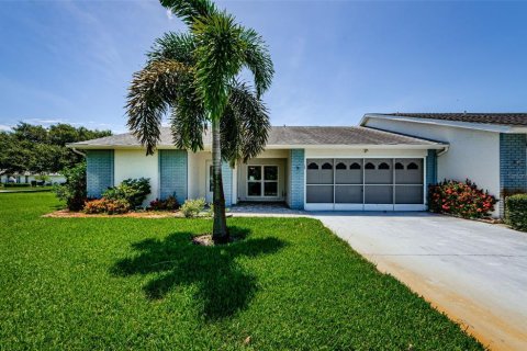 Condo in Port Richey, Florida, 2 bedrooms  № 1314834 - photo 1