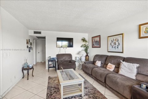 Condo in Deerfield Beach, Florida, 2 bedrooms  № 1409035 - photo 8