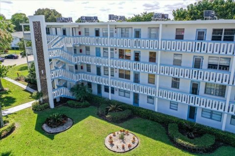 Condo in Deerfield Beach, Florida, 2 bedrooms  № 1409035 - photo 2