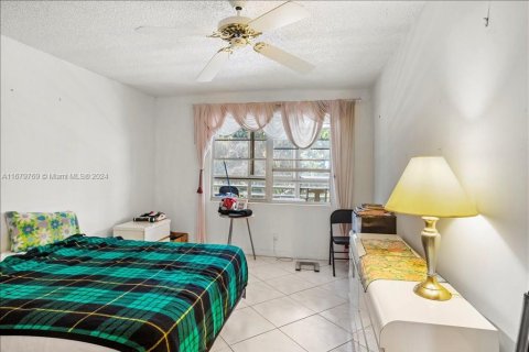 Condo in Deerfield Beach, Florida, 2 bedrooms  № 1409035 - photo 15